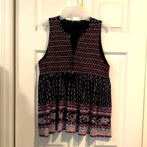 Comfy & sleeveless black print top/blouse- medium